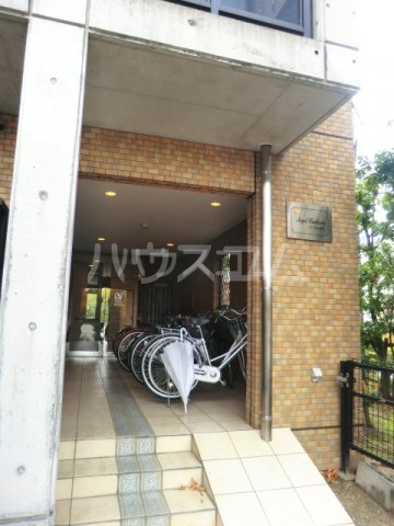 18/26 エントランス