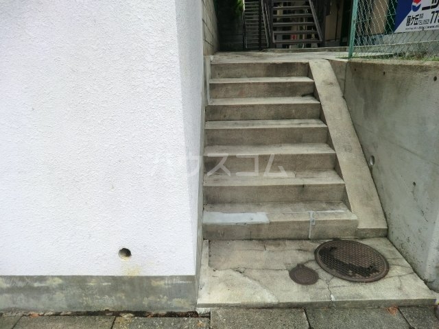 16/18 エントランス