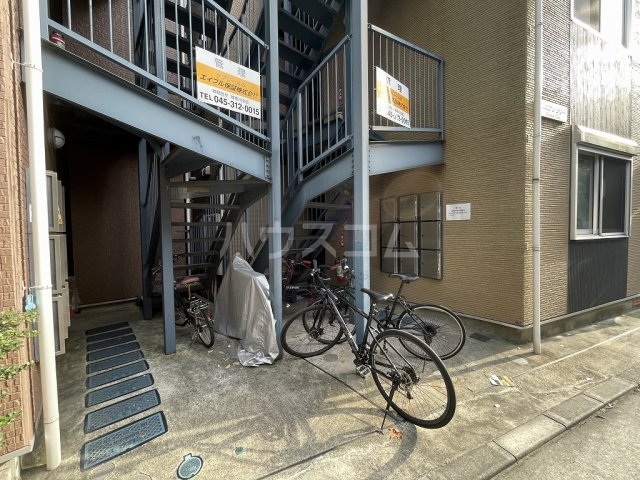 22/23 エントランス