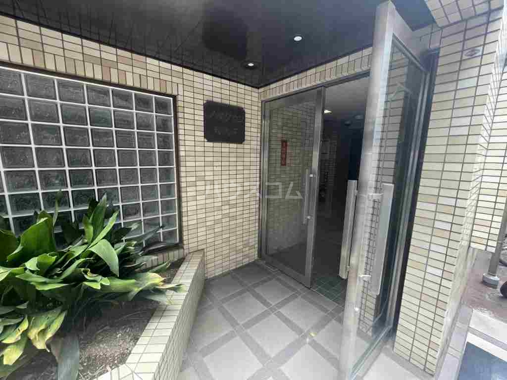 22/30 エントランス