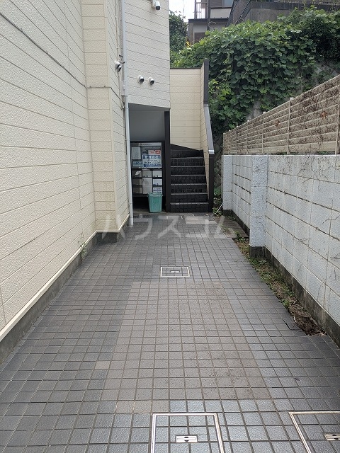 24/30 エントランス