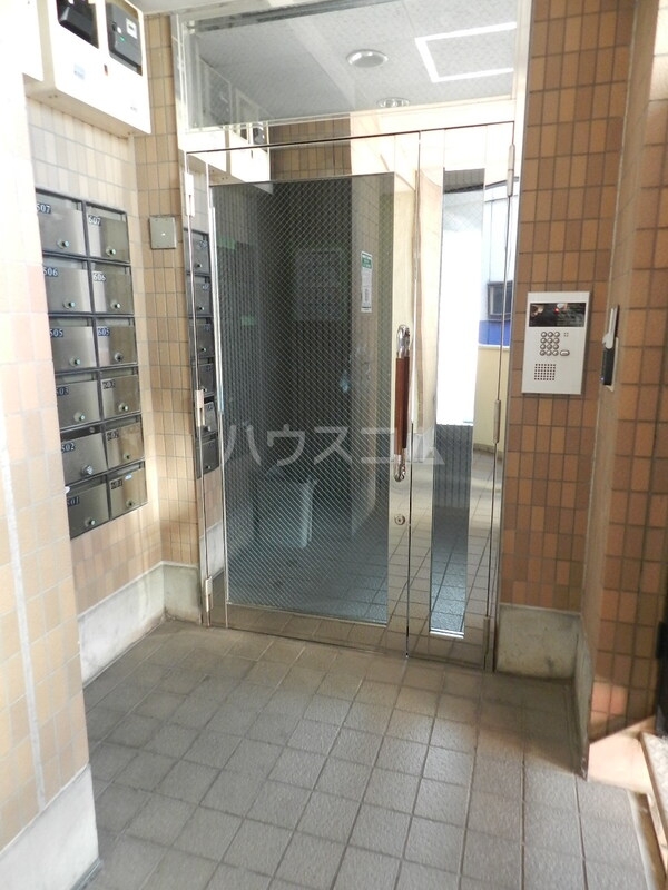 13/23 エントランス