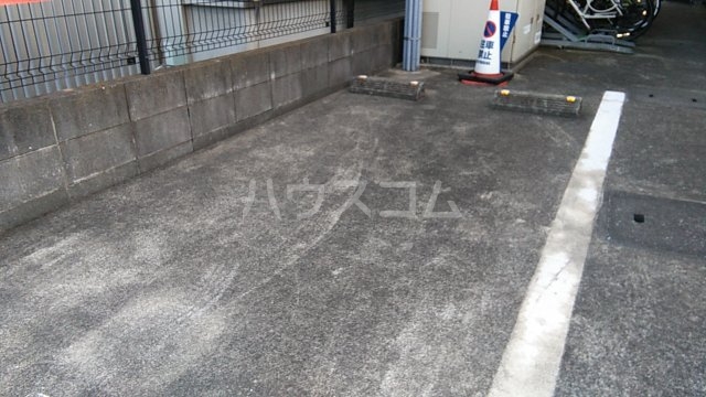 28/30 駐車場