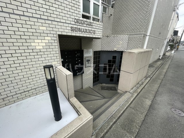 21/30 エントランス