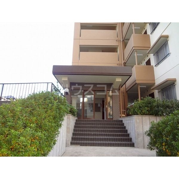 17/26 エントランス