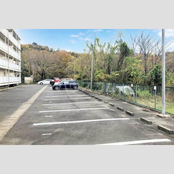 13/13 駐車場