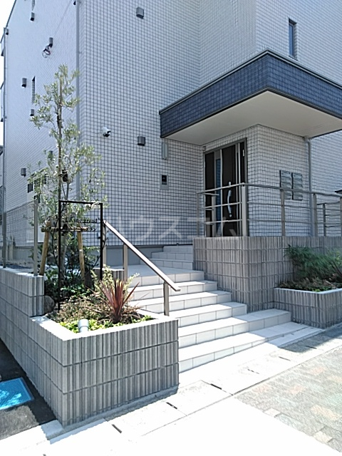 25/30 エントランス