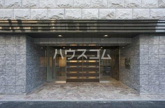 18/28 エントランス