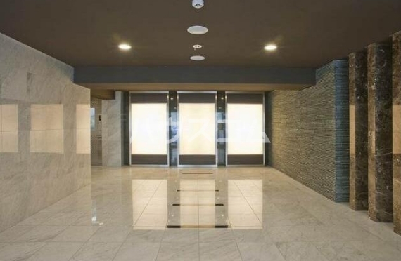 19/28 エントランス