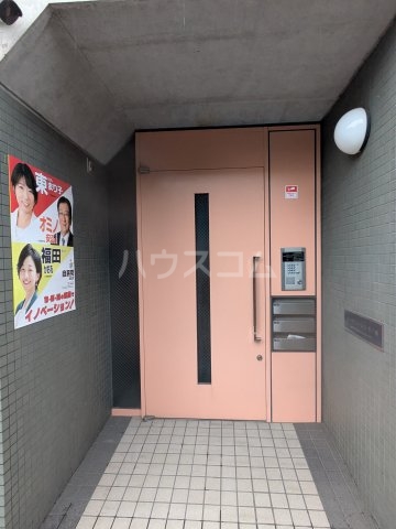 23/30 エントランス