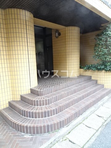 18/28 エントランス