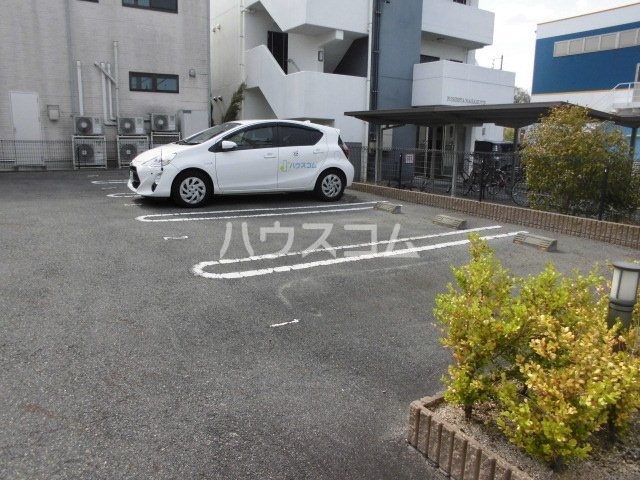 18/25 駐車場
