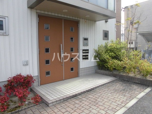 17/25 エントランス