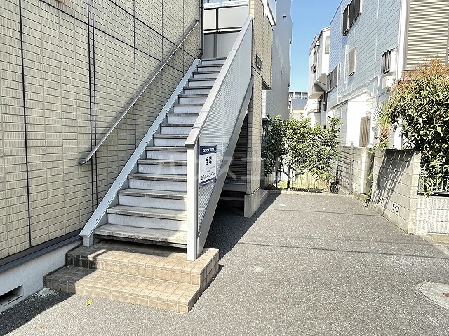 21/26 エントランス