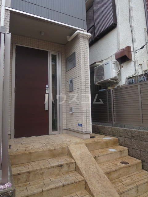 20/27 エントランス