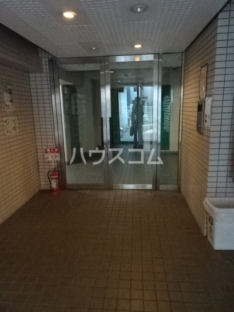 19/27 エントランス