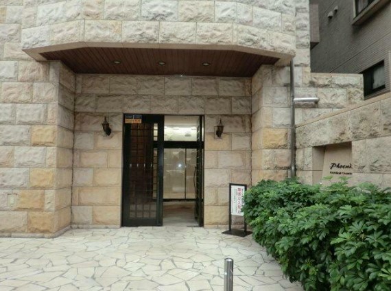 18/27 エントランス