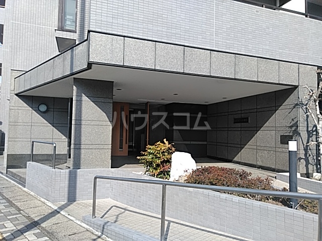 18/28 エントランス