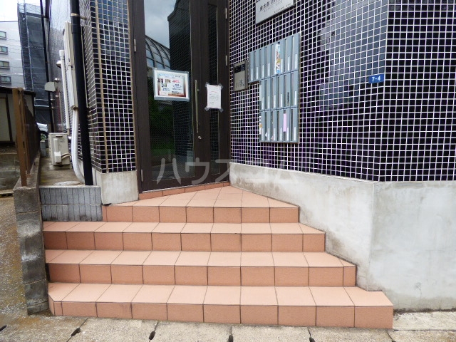 22/30 エントランス