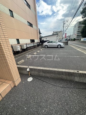 27/30 駐車場