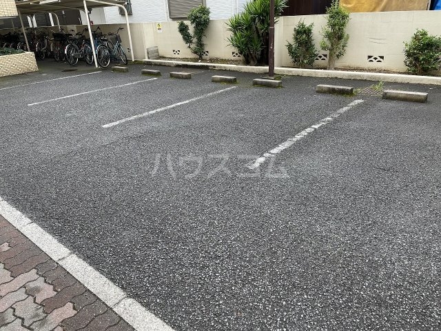 28/30 駐車場