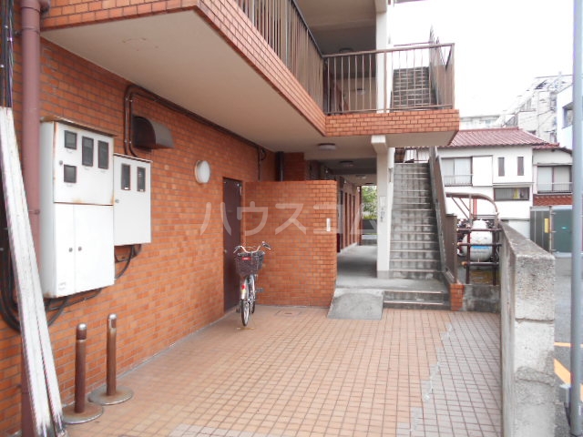 16/25 エントランス