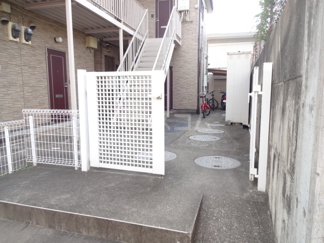 28/30 エントランス