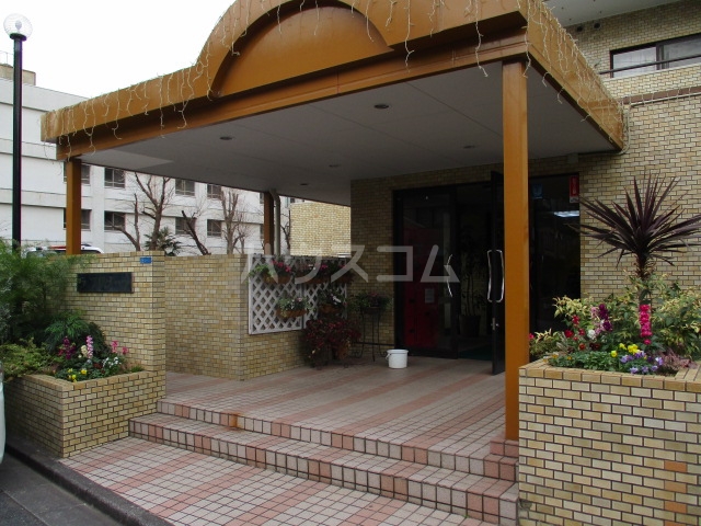 21/27 エントランス