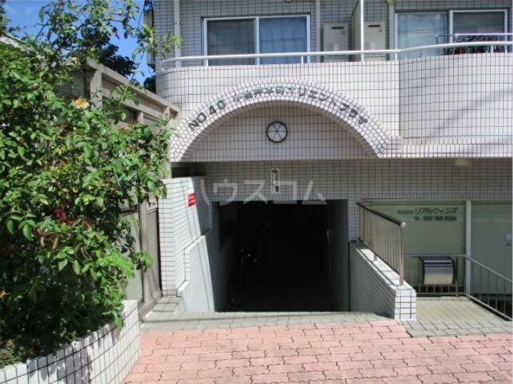 2/4 エントランス