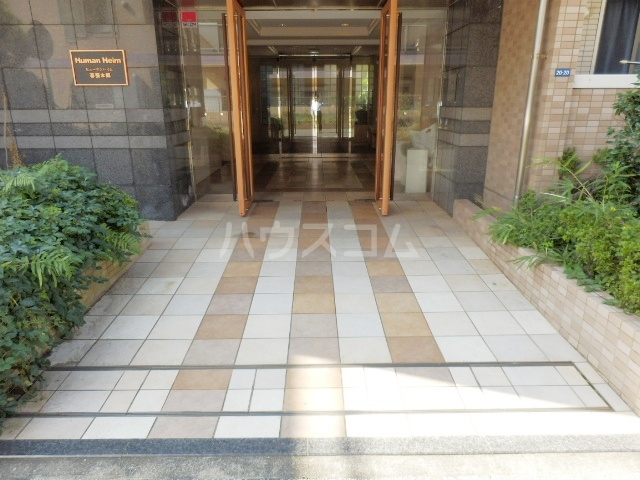 18/28 エントランス