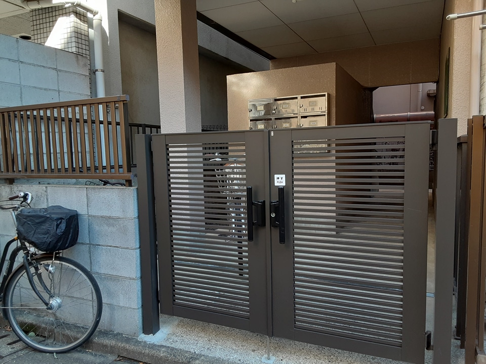 21/30 エントランス