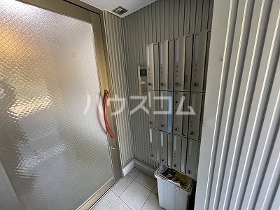 23/30 エントランス