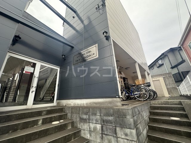 22/30 エントランス