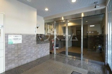 27/30 エントランス