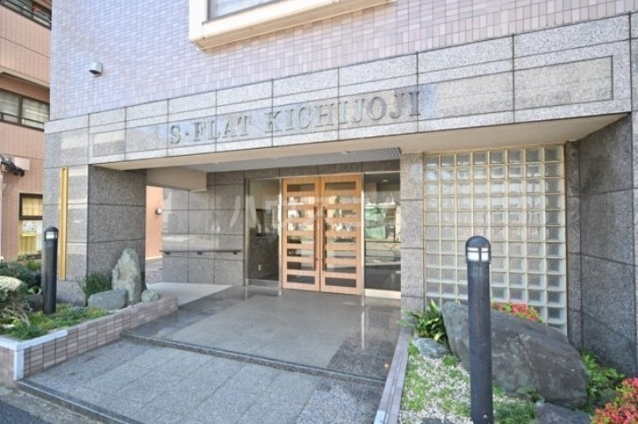 25/30 エントランス