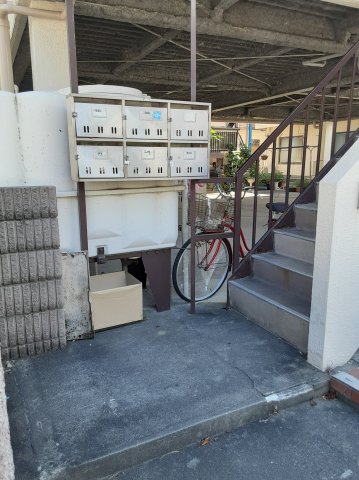 23/28 エントランス