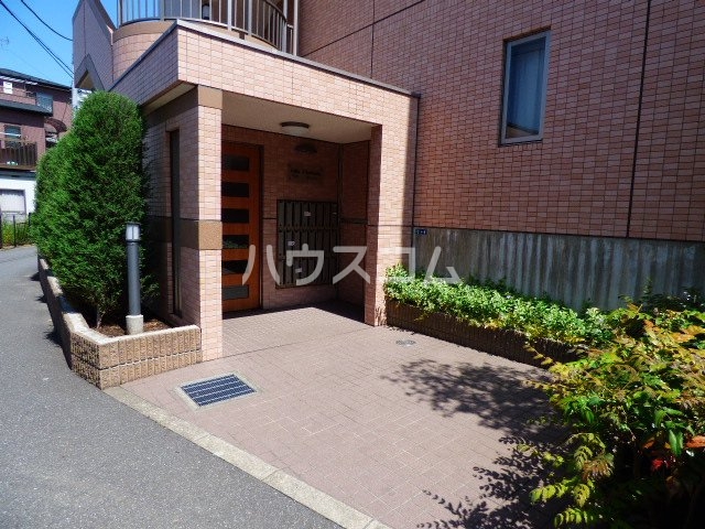 24/30 エントランス