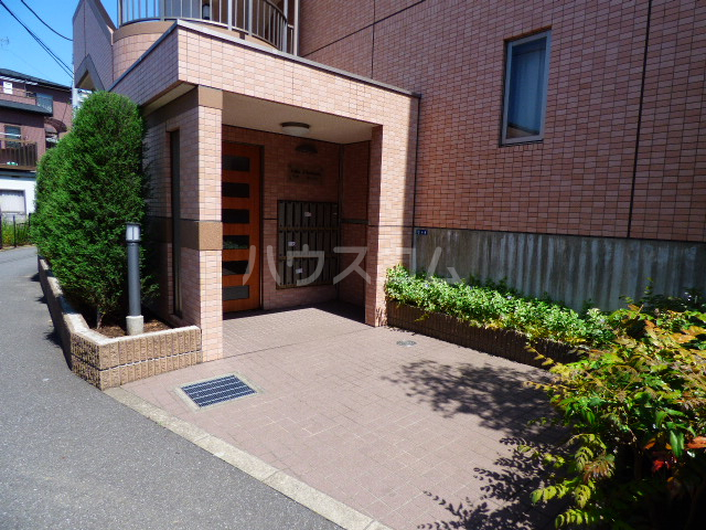 23/30 エントランス