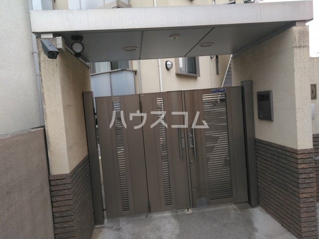 27/30 エントランス