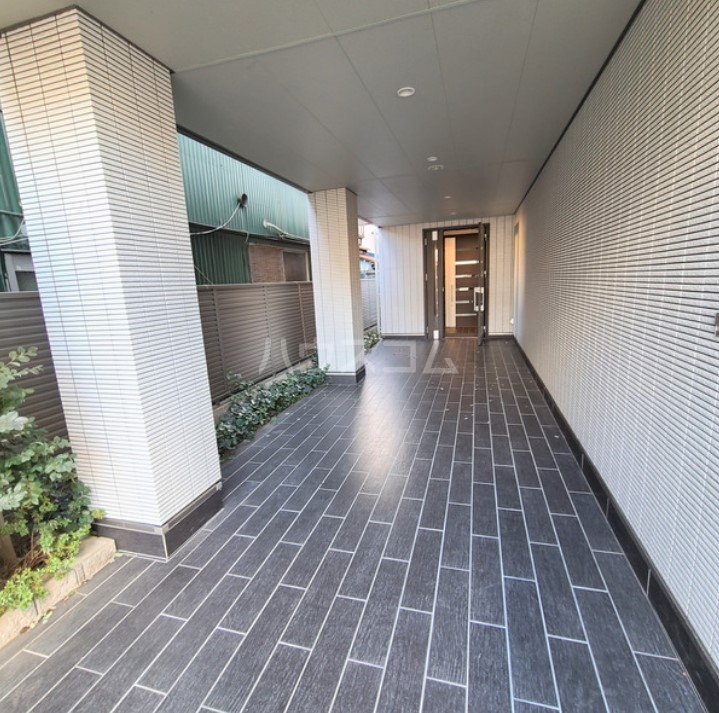 14/20 エントランス