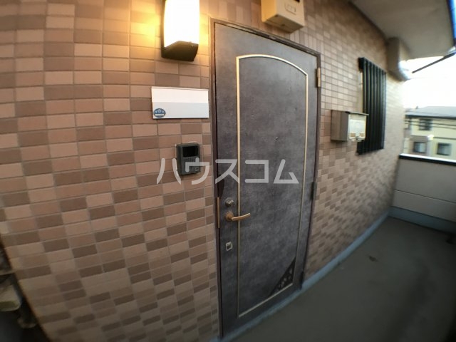 21/30 エントランス