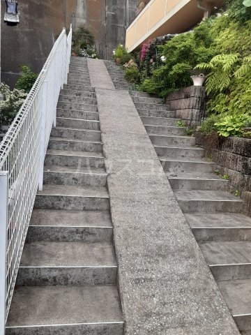 24/30 エントランス