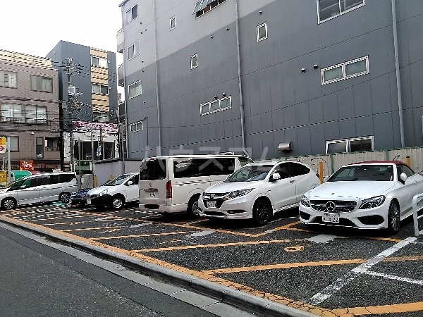 22/26 駐車場