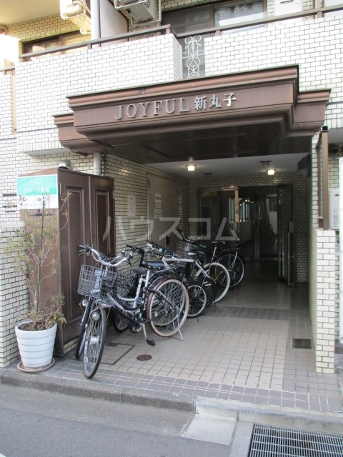 21/26 エントランス