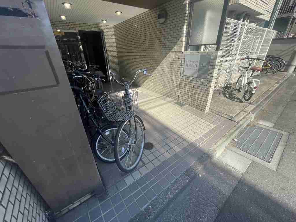 21/25 エントランス