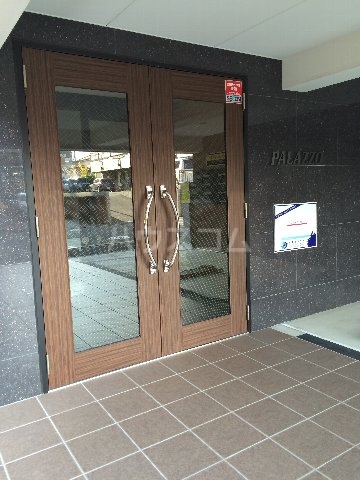 23/30 エントランス