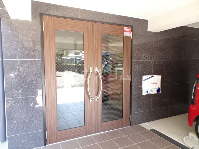 17/26 エントランス