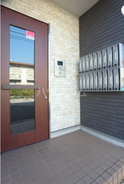 21/30 エントランス