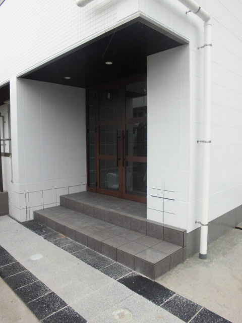 17/26 エントランス