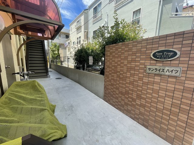 20/23 エントランス